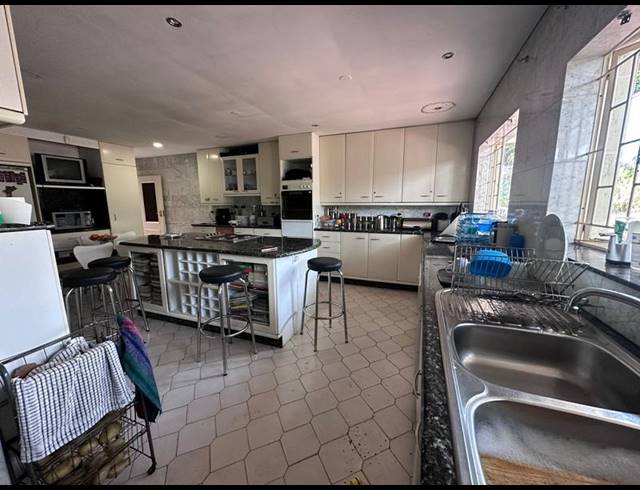 7 BEDROOM HOUSE FOR SALE IN WATERKLOOF RIDGE